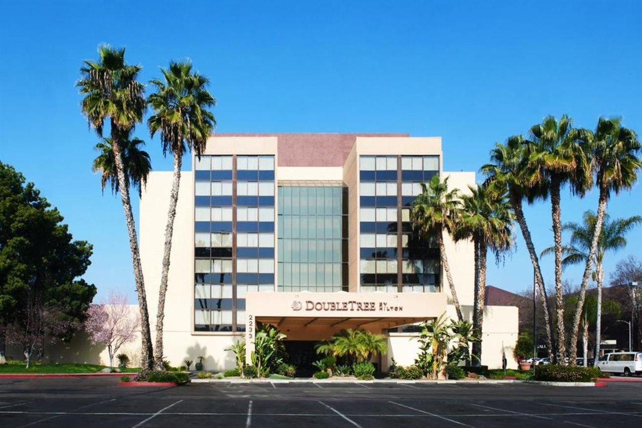 Doubletree By Hilton Fresno Convention Center Hotel Exterior photo